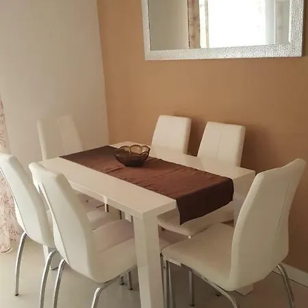 Vila&zora Apartman *
